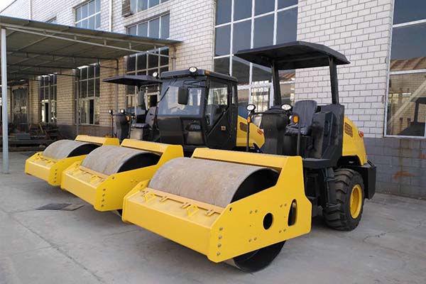 <a href='http://www.tq-flocking.cn' target='_blank'>壓路機</a>廠家 <a href='http://www.tq-flocking.cn' target='_blank'>壓路機</a>廠家